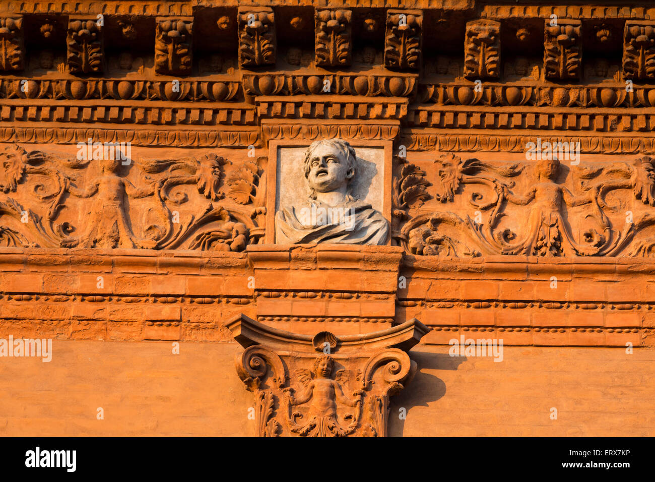 Dettaglio della muratura in mattoni di terracotta, Palazzo Magnanini , comunemente chiamato Roverell, Ferrara, Italia Foto Stock