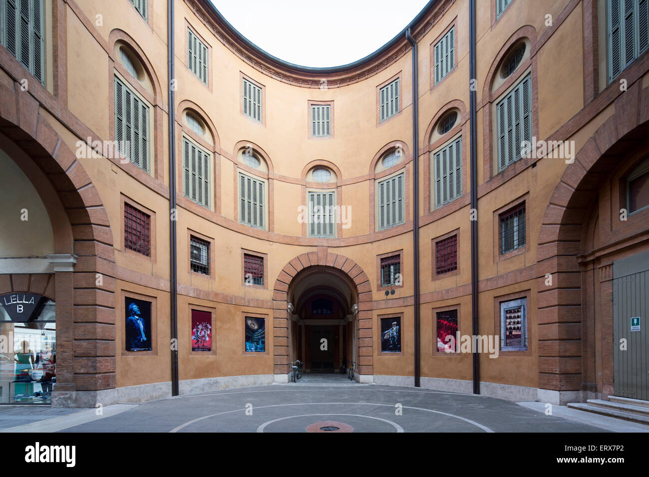 Rotonda Foschini, la corte interna del Teatro Comunale di Ferrara, Italia  Foto stock - Alamy