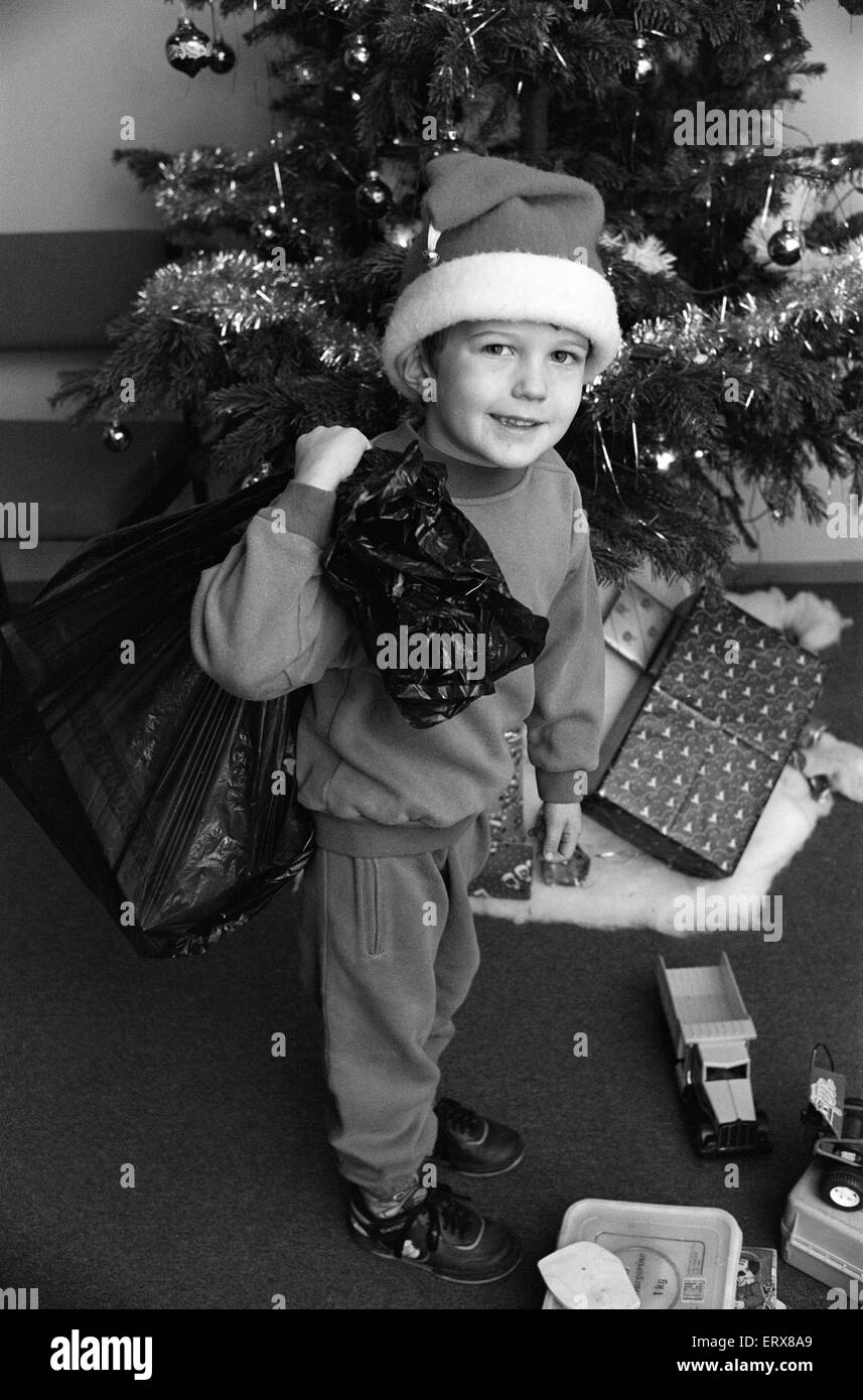 Daniel Bell è entrato in ufficio con un sacco di giocattoli per l'Esaminatore Natale appello giocattolo. 16 dicembre 1991. Foto Stock