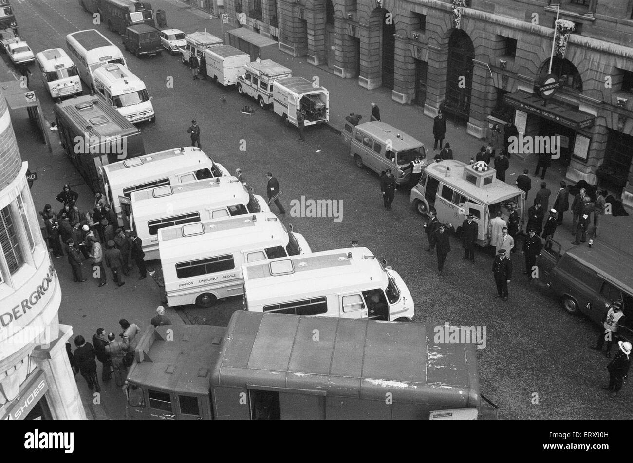 Il tubo Moorgate crash si è verificato venerdì 28 febbraio 1975 alle 08:46 sulla Northern Line (filiale di Highbury). Un treno in direzione sud non è riuscita ad arrestare al moorgate terminus e si è schiantato contro il muro alla fine del tunnel. Quaranta tre persone sono morte a causa di Foto Stock
