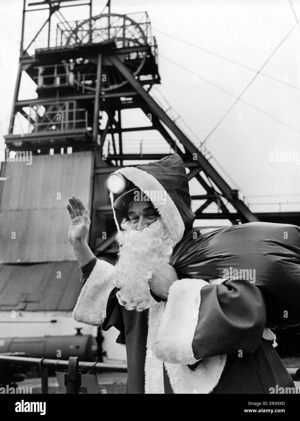 Babbo Natale arriva a Big Pit, Blaenavon,Lancaster, South Wales, 4 dicembre 1986. Dove egli sarà nella sua grotta sotterranea ogni fine settimana fino a Natale. Foto Stock