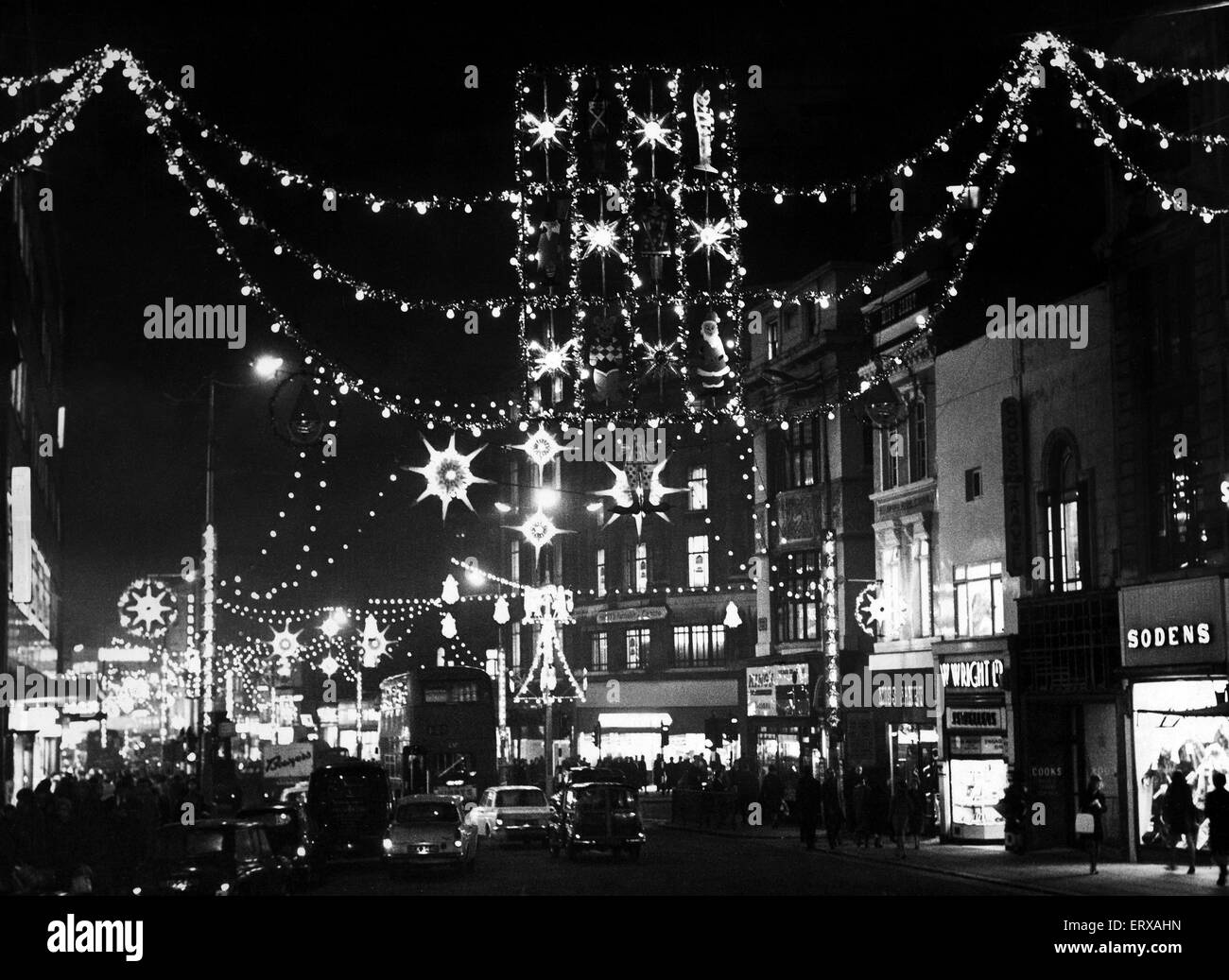 1967 Le luci di Natale la visualizzazione in Church Street, Liverpool, Merseyside. 24 Novembre 1967 Foto Stock