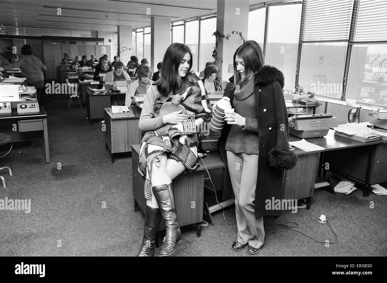 Tagli di potenza presso gli uffici della centrale di generazione di elettricità in pensione, Shirley, Birmingham, martedì 15 febbraio 1972. Foto Stock