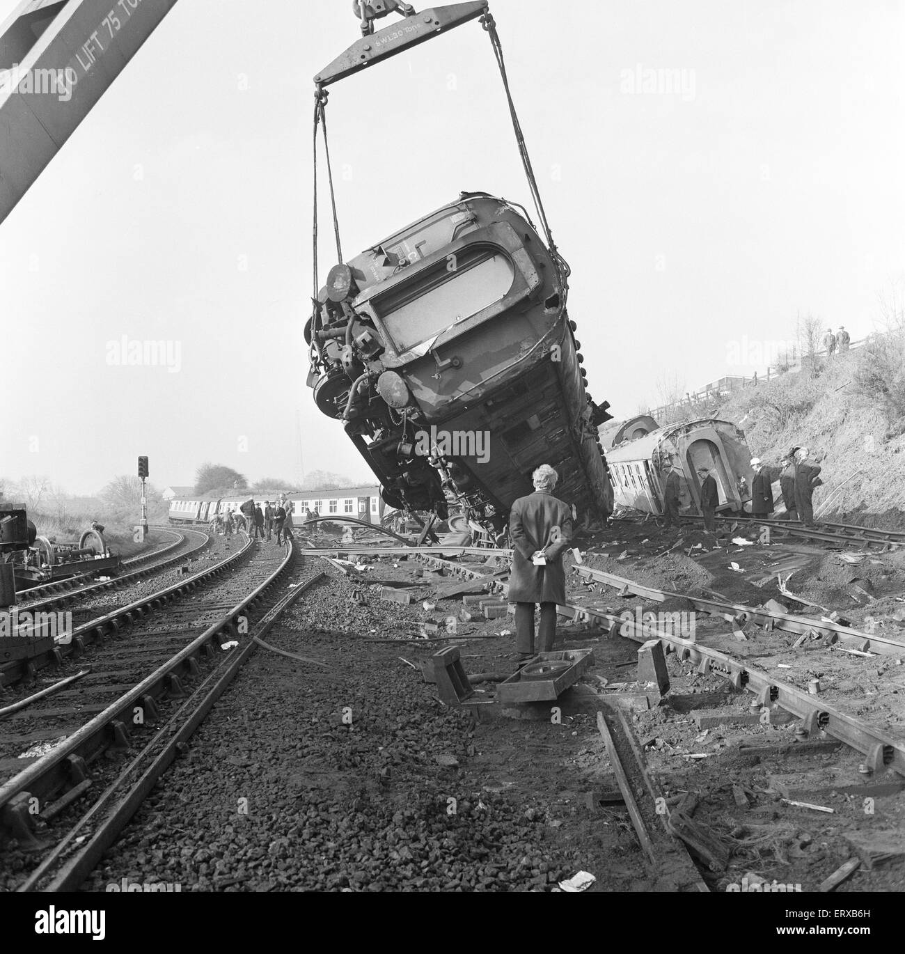 Morpeth incidente ferroviario il 7 maggio 1969 una traversina northbound express treno da Londra a Aberdeen deragliato sulla curva di Morpeth. Sei persone sono state uccise, 21 sono stati feriti e il tetto della stazione in direzione nord della piattaforma è stata danneggiata. Foto Stock