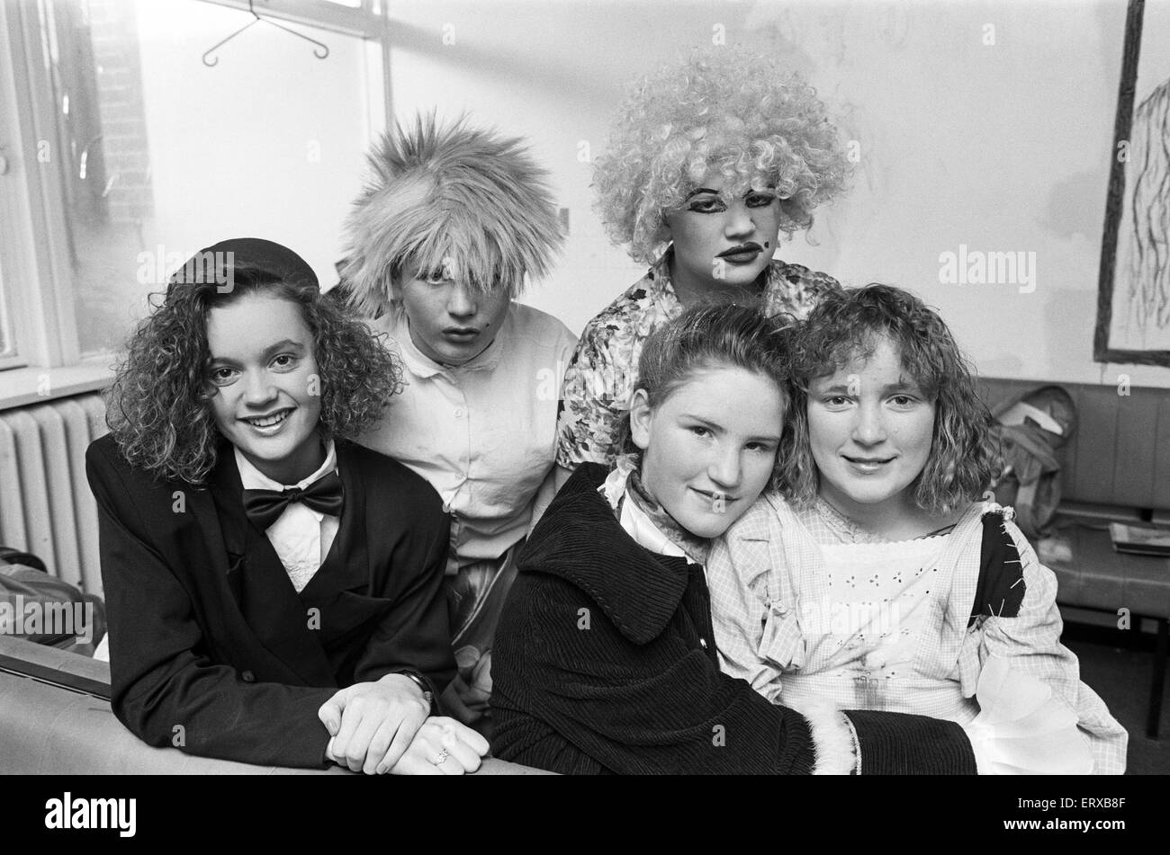 Thornhill High School, Dewsbury ha preso parte alla pantomima di Cenerentola. Il 12 dicembre 1991. Foto Stock