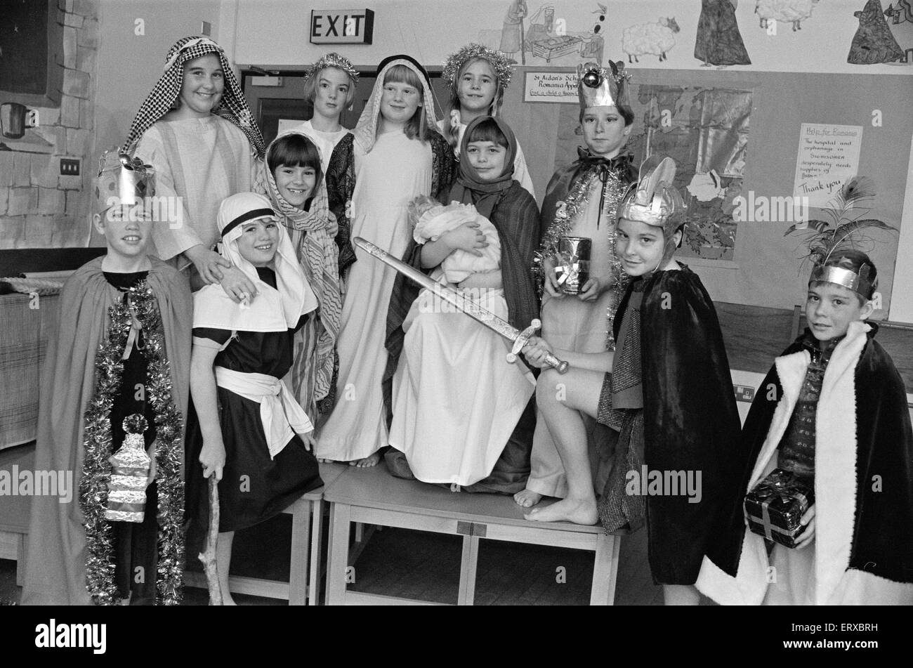 St Aiden's CE prima scuola presepe - un centurione in Betlemme. 2° dicembre 1991. Foto Stock