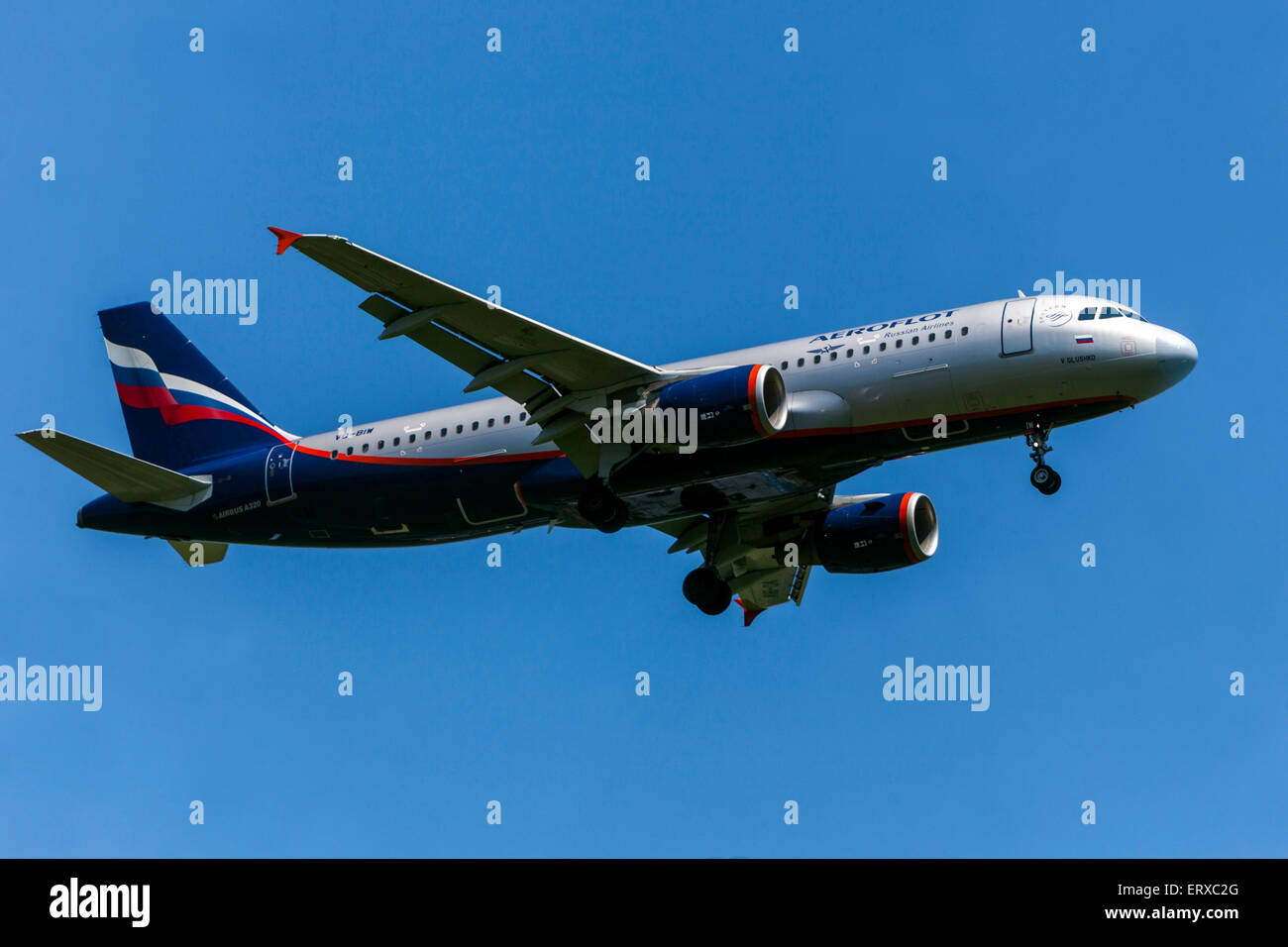 Airbus A320 operati da Aeroflot sulla rotta di avvicinamento per l'atterraggio Praga, Repubblica Ceca Foto Stock