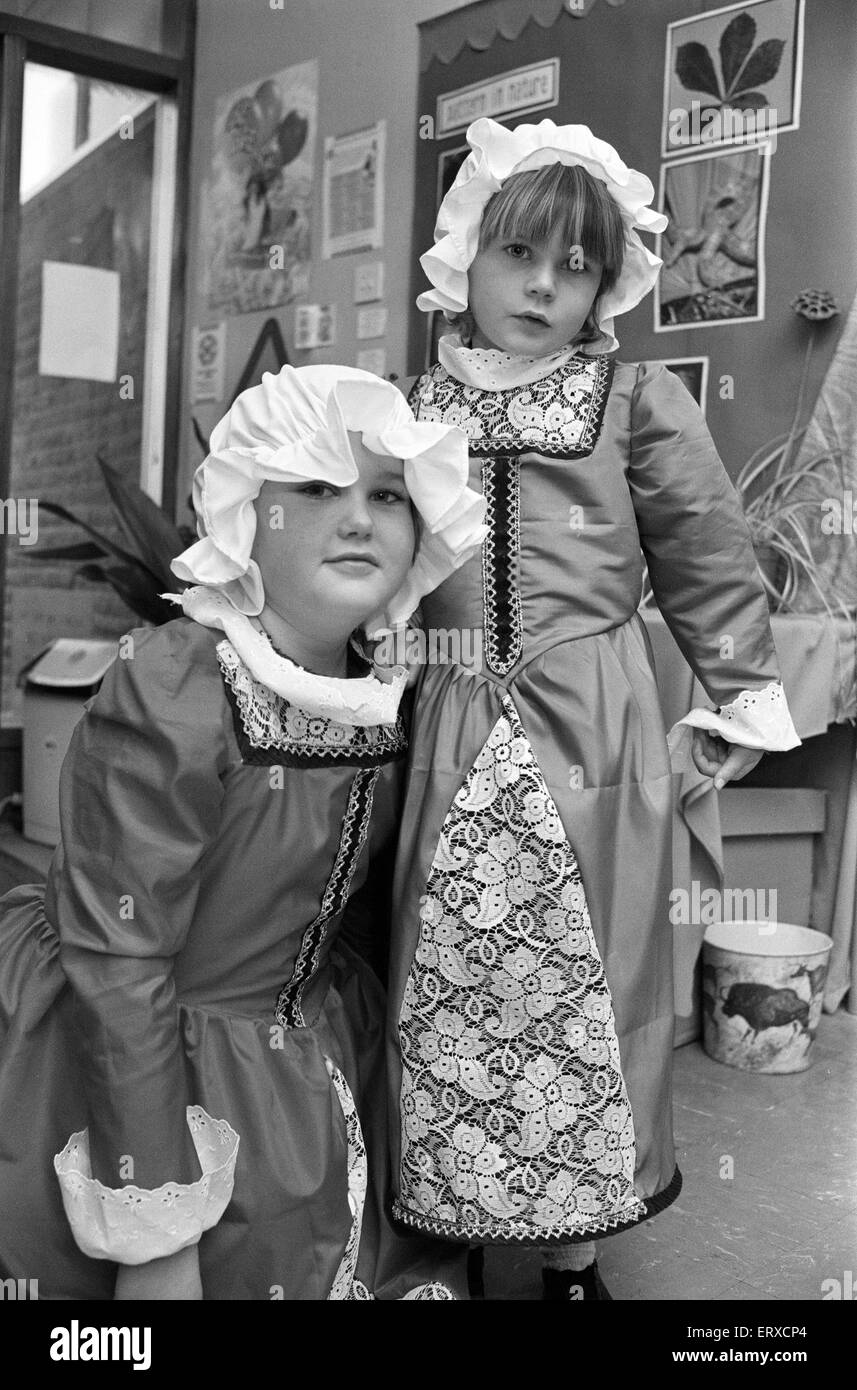 Helme Scuola CE passi indietro ai tempi di Tudor. Il 28 novembre 1991. Foto Stock