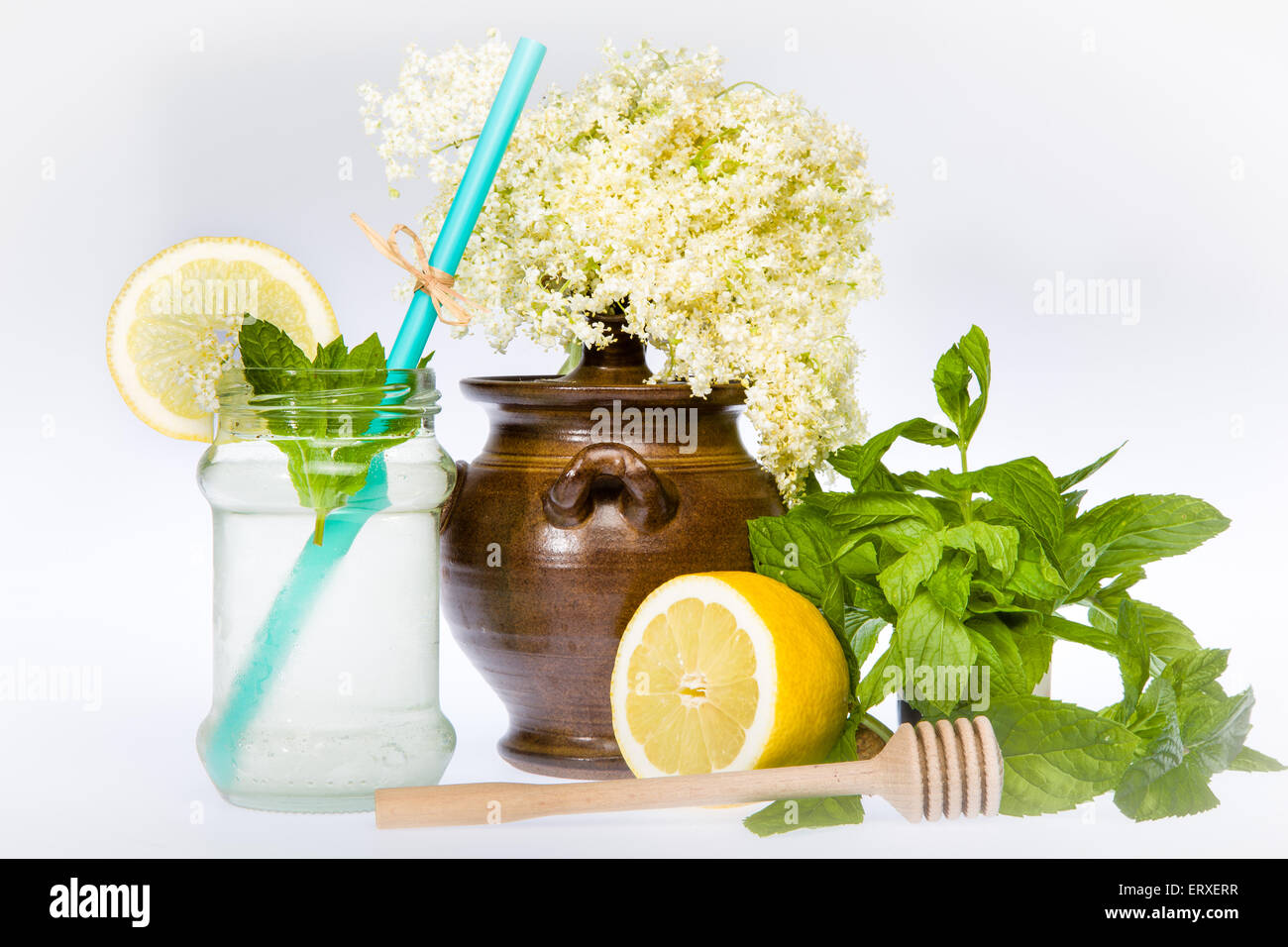 Il sambuco limonata con la menta, miele e limone Foto Stock