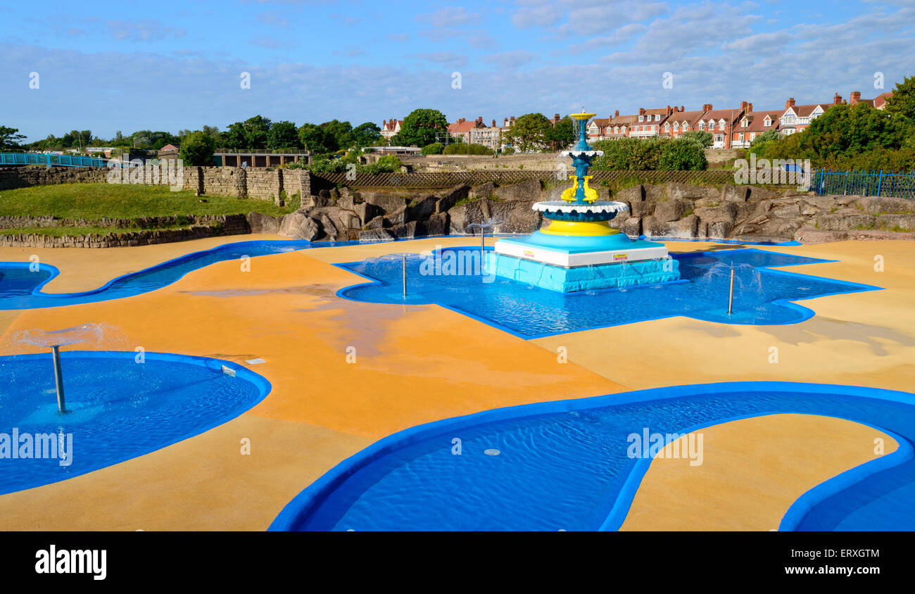 Skegness "Fata dell' paddling al complesso della piscina per i bambini e le famiglie. La mattina presto, nessun popolo. A Skegness, Lincolnshire Foto Stock