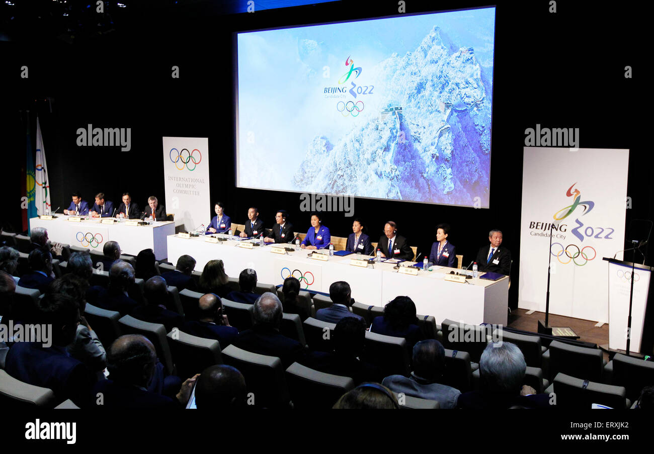 Losanna, Svizzera. Il 9 giugno, 2015. Una vista generale mostra la Cina Pechino 2022 Giochi Olimpici Invernali offerta gruppi della delegazione in occasione della presentazione del candidato di Pechino della città di offerta per il 2022 Giochi Olimpici Invernali, presso il Museo del CIO a Losanna, Svizzera, il 9 giugno 2015. Credito: Zhou Lei/Xinhua/Alamy Live News Foto Stock