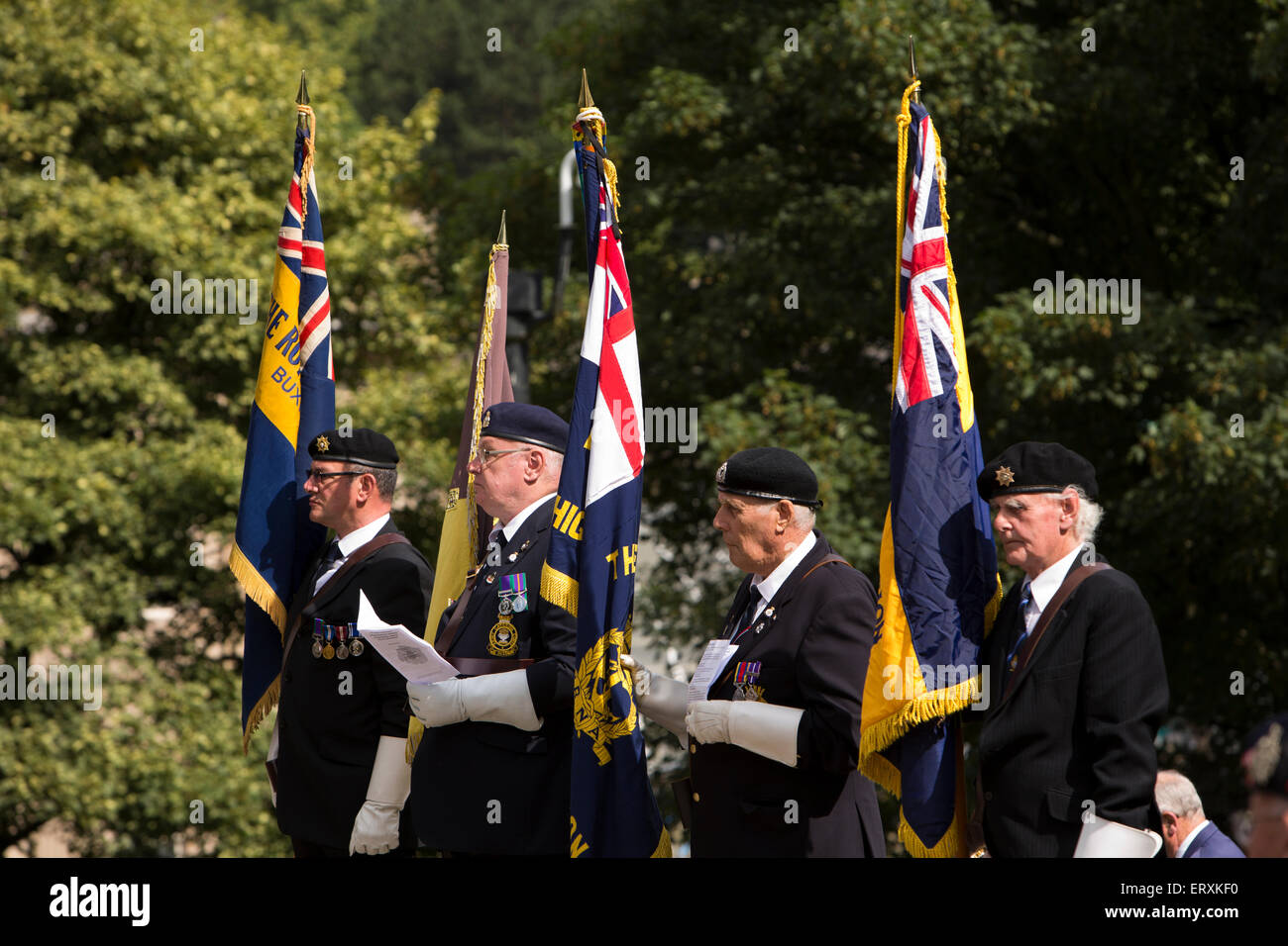 Regno Unito, Inghilterra, Derbyshire, Buxton, Memoriale di guerra per commemorare inizio di WW1, British Legion alfieri Foto Stock