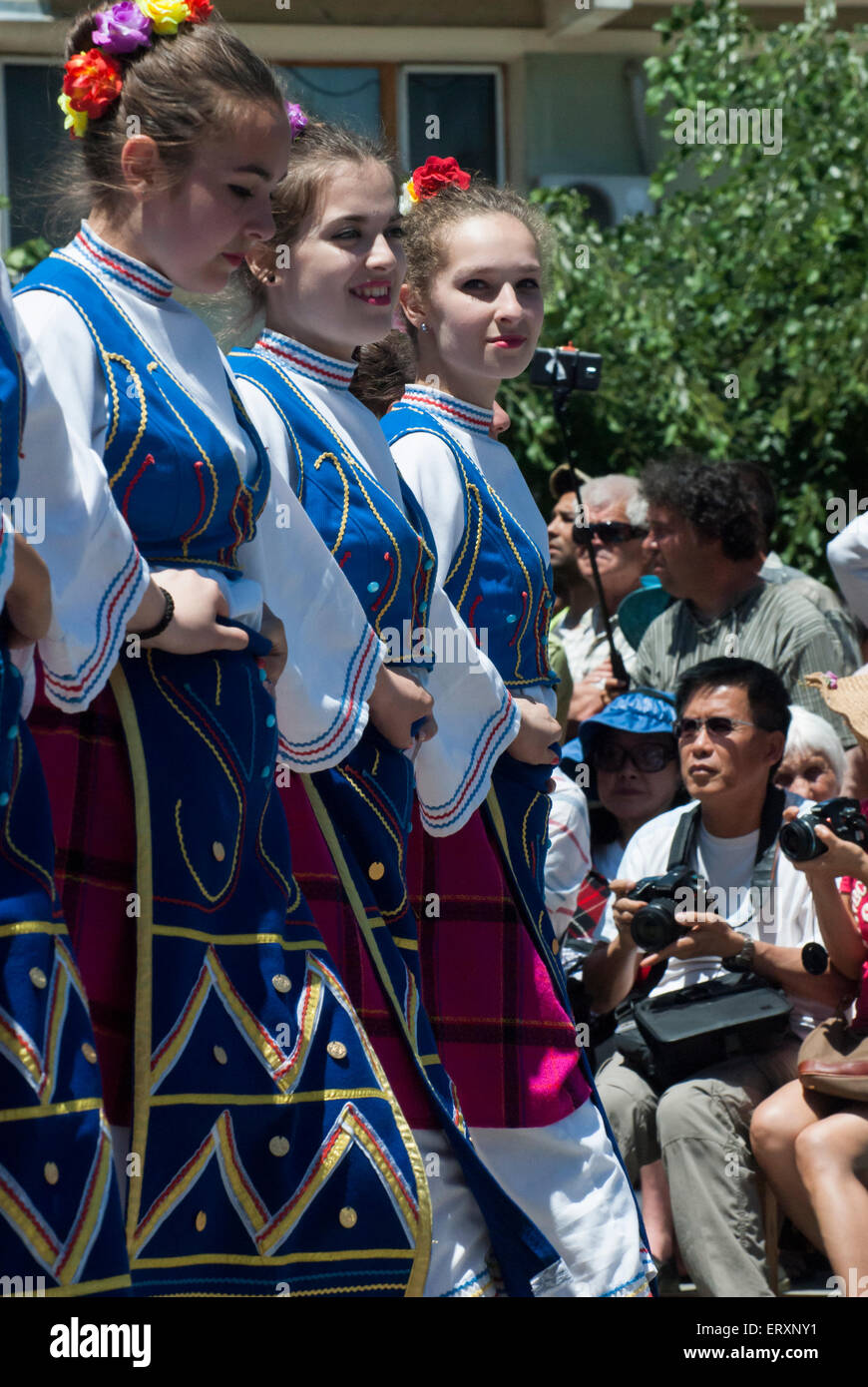 La street parade di Kazanlak durante "2015 Rose Festival". Il 7 giugno 2015. Kazanlak, Bulgaria. Foto Stock