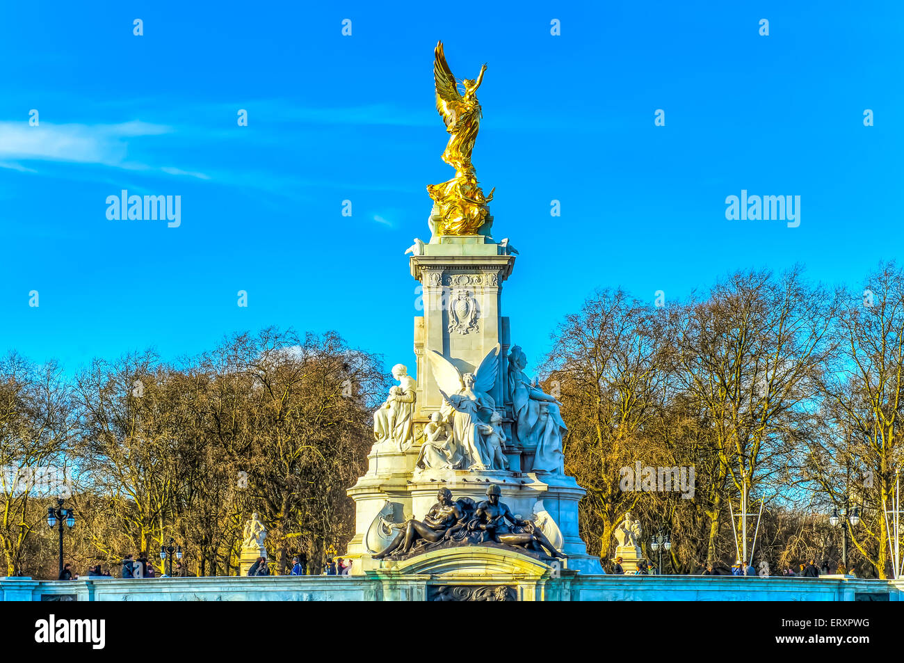 Architettura di Queen Victoria Memorial statua a Buckingham Palace di Londra Foto Stock