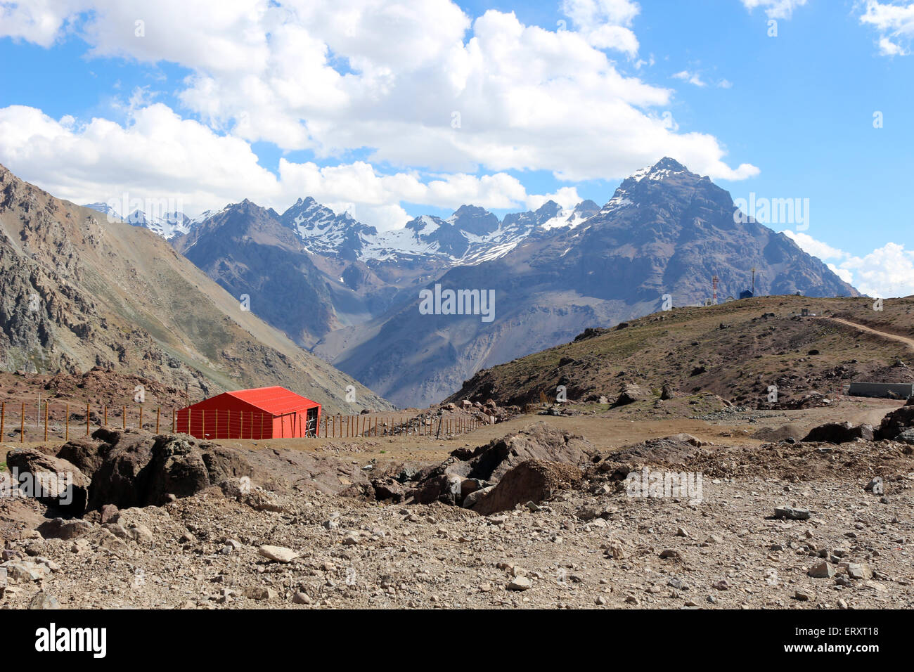 Red rifugio sciistico nelle Ande Foto Stock