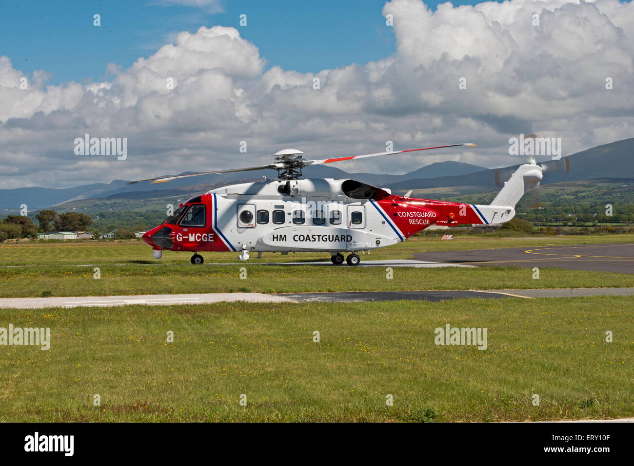 G-MCGE Sikorsky S92una guardia costiera H.M.operazioni di ricerca e salvataggio Caernarfon Caernarvon Airport North Wales UK Foto Stock