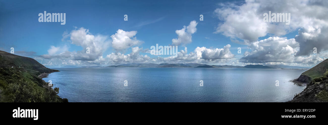 Vista mare panorama presso il Ring of Kerry in Cahersiveen, nella contea di Kerry, Irlanda Foto Stock