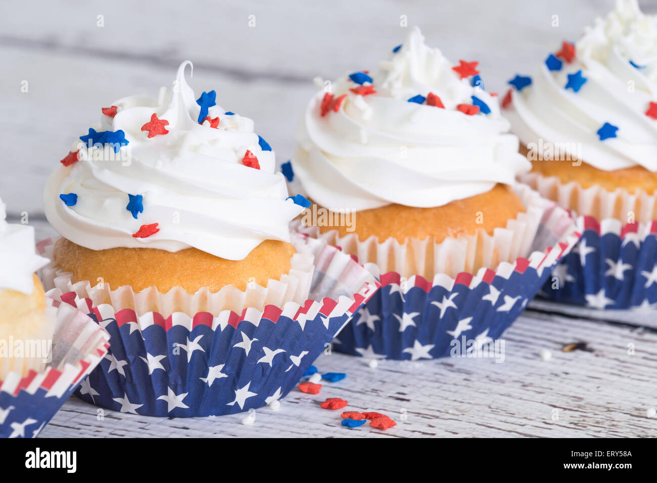 Tortine con spruzzi di patriottica su sfondo vintage Foto Stock
