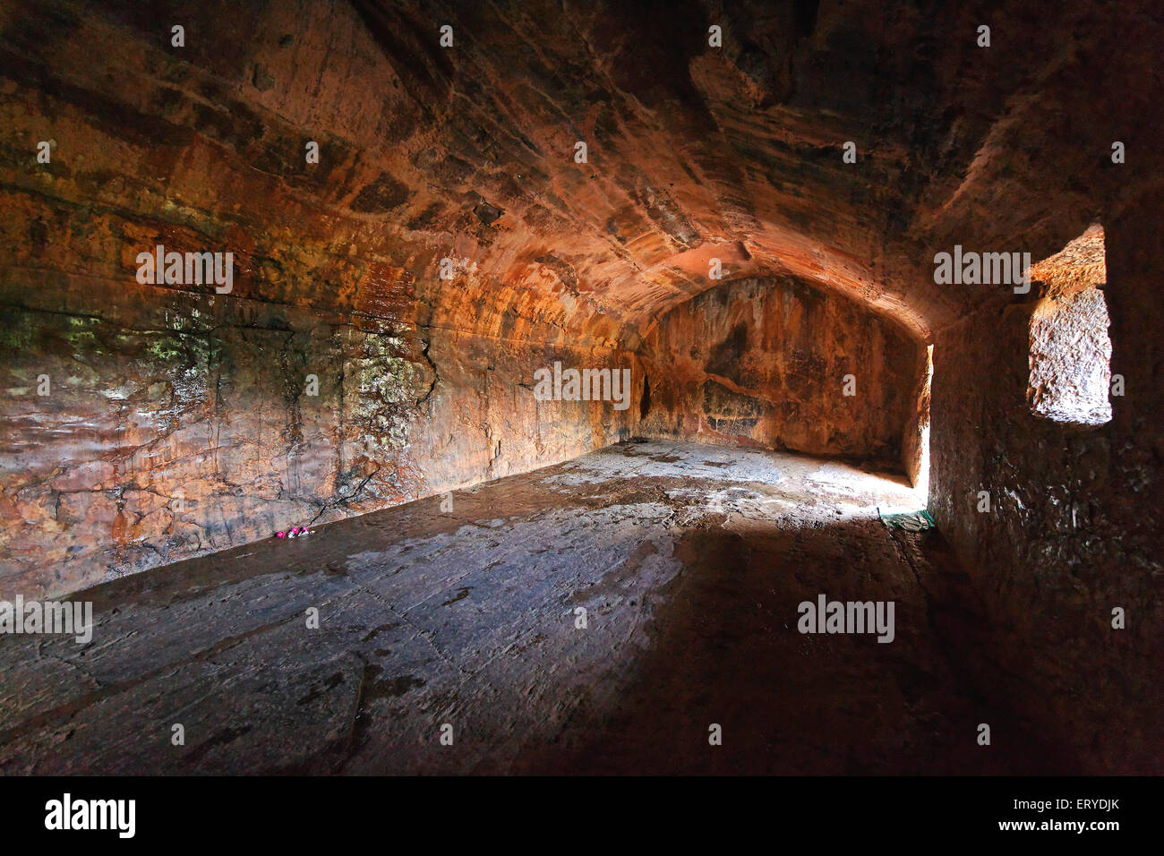 Caverna di Swarn Bhandar ; caverna di Son Bhandar ; Sonebhandar ; caverna di Sondhandar ; Rajgir ; Bihar ; India ; Asia ; Asiatico ; indiano ; dpa 156264 aad Foto Stock