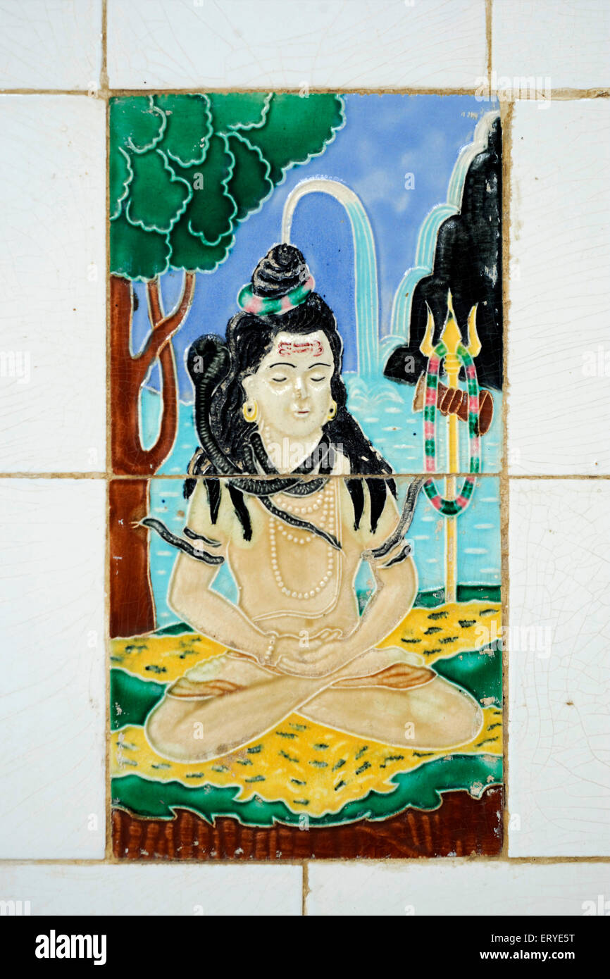 Piastrelle dipinte da Lord Shiva ; Mota Devalia ; Amreli ; Saurashtra ; Gujarat ; India , asia Foto Stock