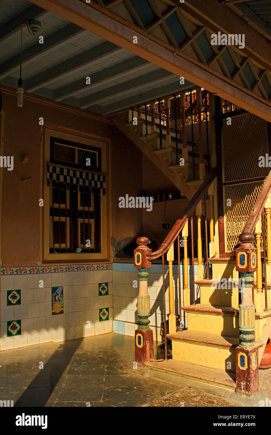 Casa vecchia scala in legno , Mota Devaliya , Babra Taluka , quartiere Amreli ; Saurashtra ; Gujarat ; India , Asia Foto Stock