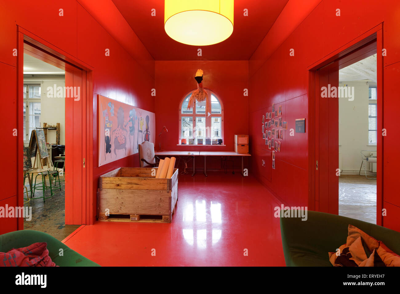 Red corridoio che conduce alla sala delle arti a sinistra nei bambini della casa. Nicolai centro culturale, Kolding, Danimarca. Architetto: Dorte Mandr Foto Stock