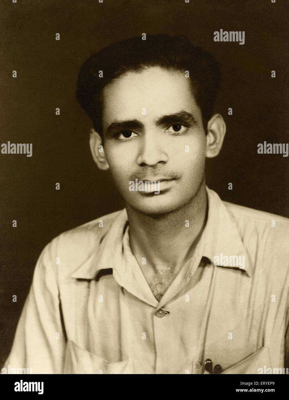 Vecchia fotografia in studio del 1900 d'epoca di Arvind Dave , 1946 , MR 767 Foto Stock