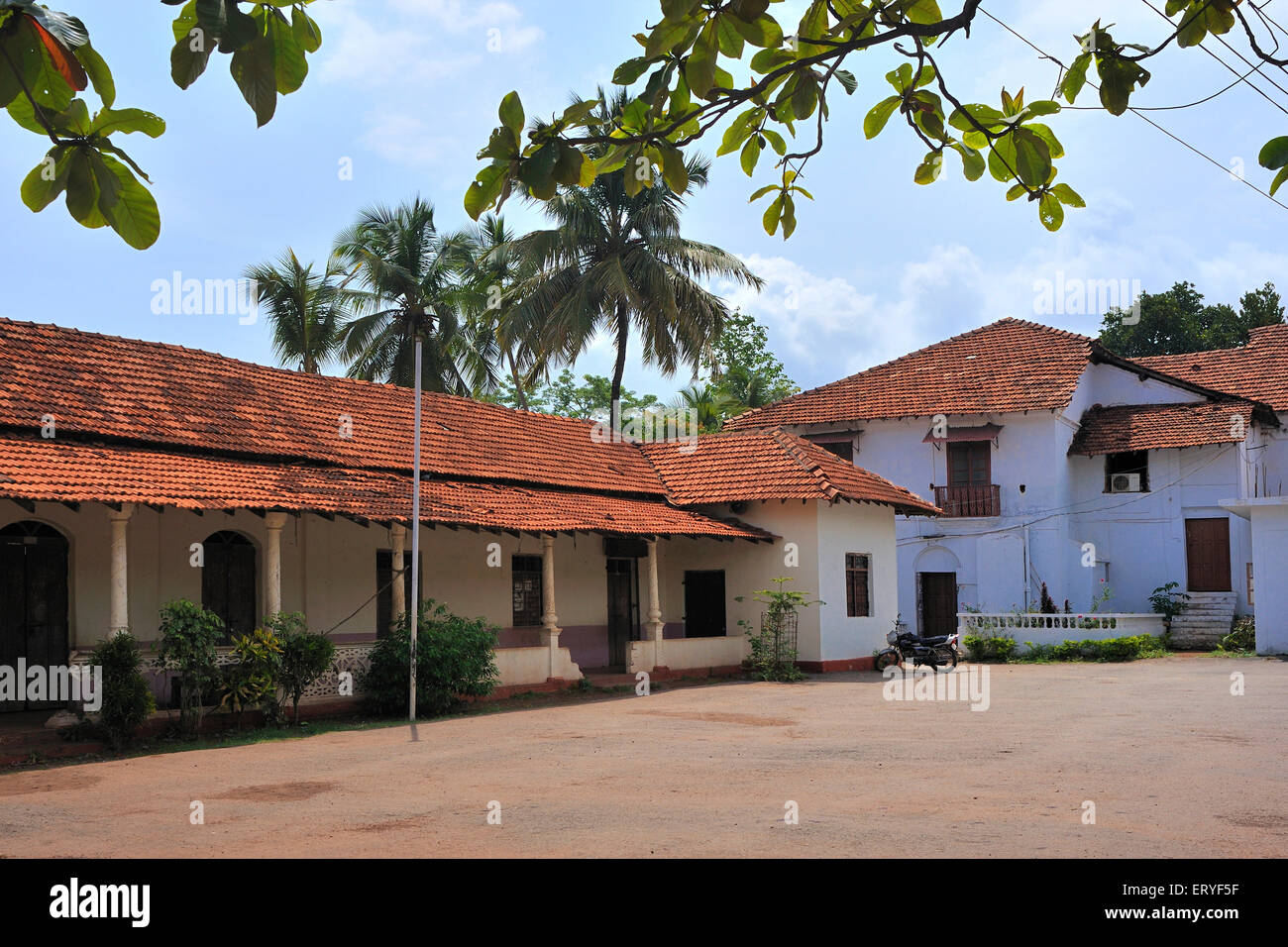 Vecchia chiesa vicino Margaon ; Goa Sud ; Goa ; India Foto Stock