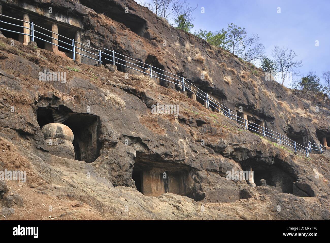 Pallido grotta buddista ; Mahad ; Raigad Raigarh ; Maharashtra ; India Foto Stock