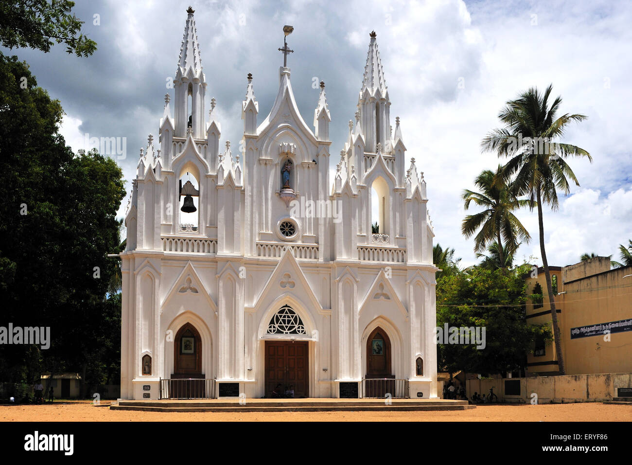 Strada chiesa di Tanjore Thanjavur ; Tamil Nadu ; India Foto Stock