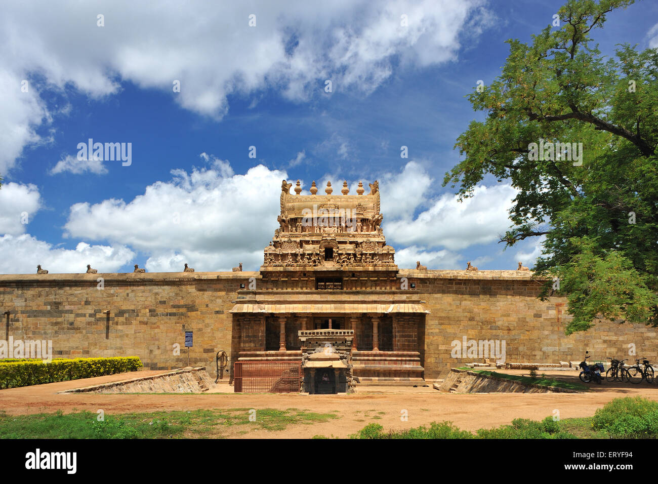 Ingresso di airavatheeswara tempio di Darasuram Dharasuram ; Tamil Nadu ; India Foto Stock