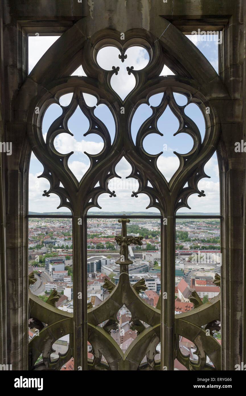 Finestra gotica, Ulm Minster, Ulm, Baden-Württemberg, Germania Foto Stock