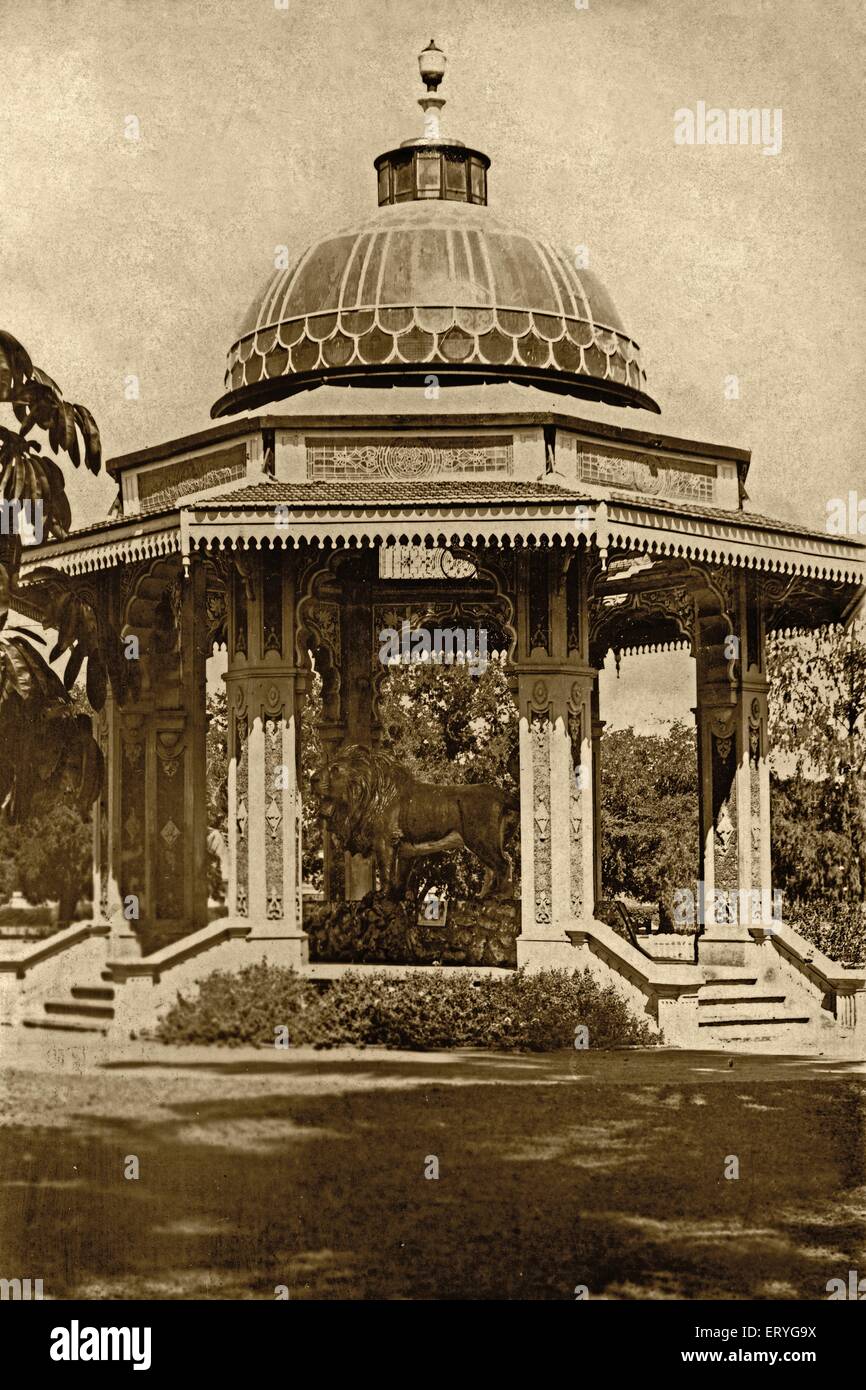 Statua del Leone , vecchia foto del 1900 antica d'epoca , Mysore , Mysuru , Karnataka , India , Asia Foto Stock