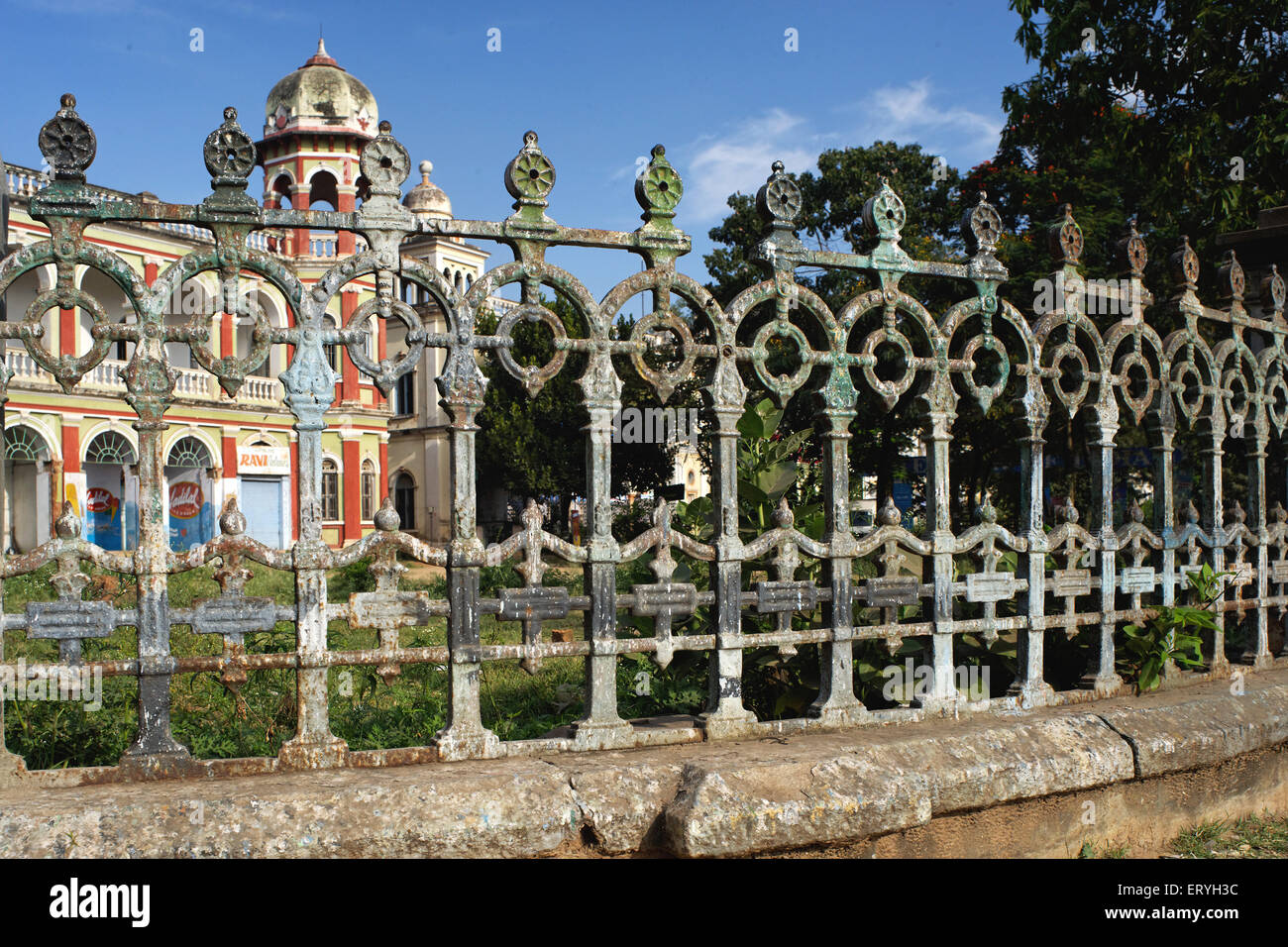 Cast Iron Grill , Mothikana , Janatha Bazaar , Mysore , Mysuru , Karnataka , India , Asia Foto Stock