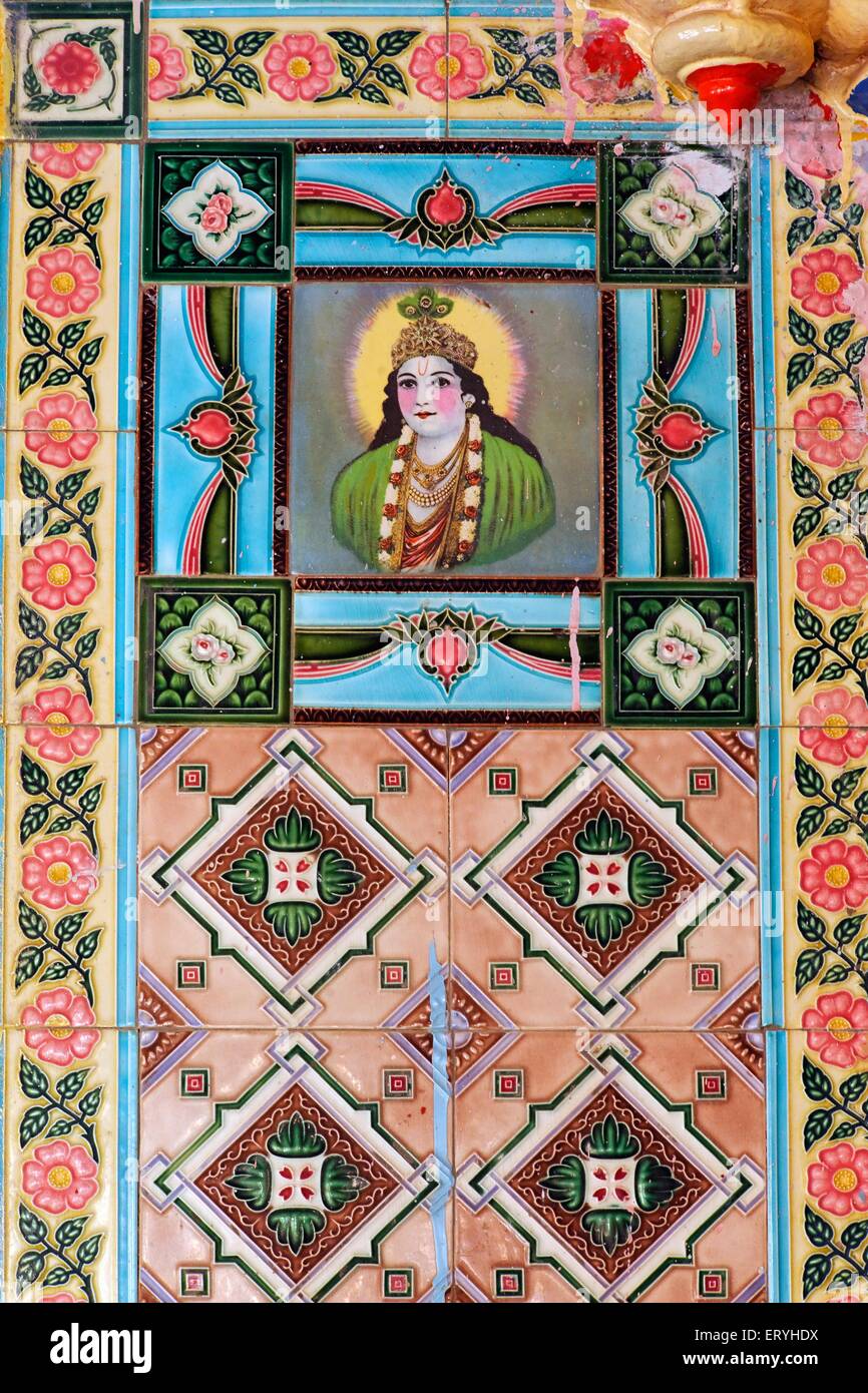 Piastrelle di parete smaltate , interno del Tempio Swaminarayan , Idar , Edar , Modasa , Sabarkantha , Gujarat , India , Asia Foto Stock