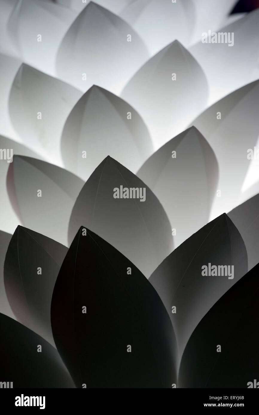 Intricato petali di fiore lanterna design Mumbai Maharashtra India Asia Foto Stock