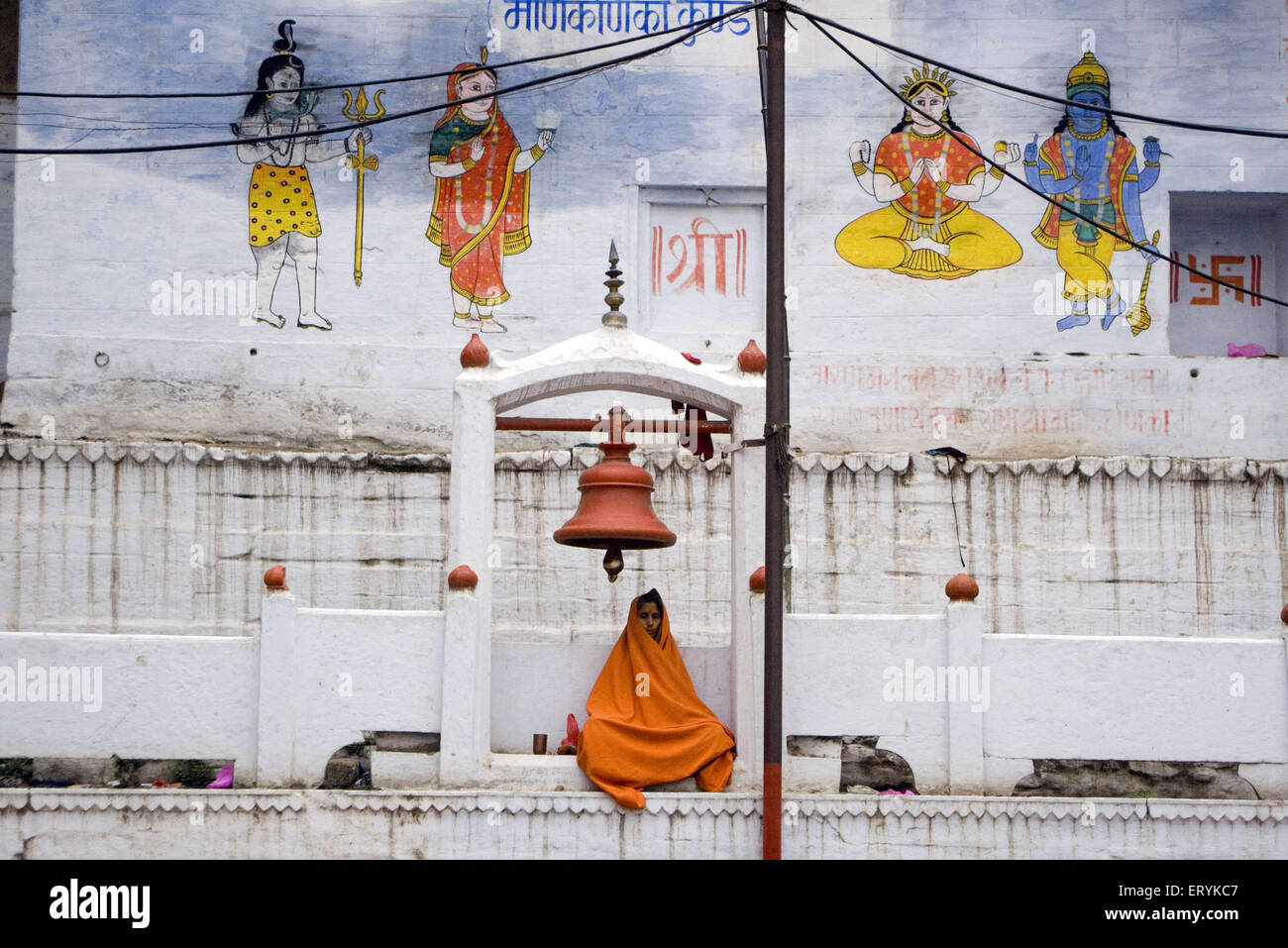 Manikarnika Ghat di Varanasi a proferire Pradesh India Foto Stock