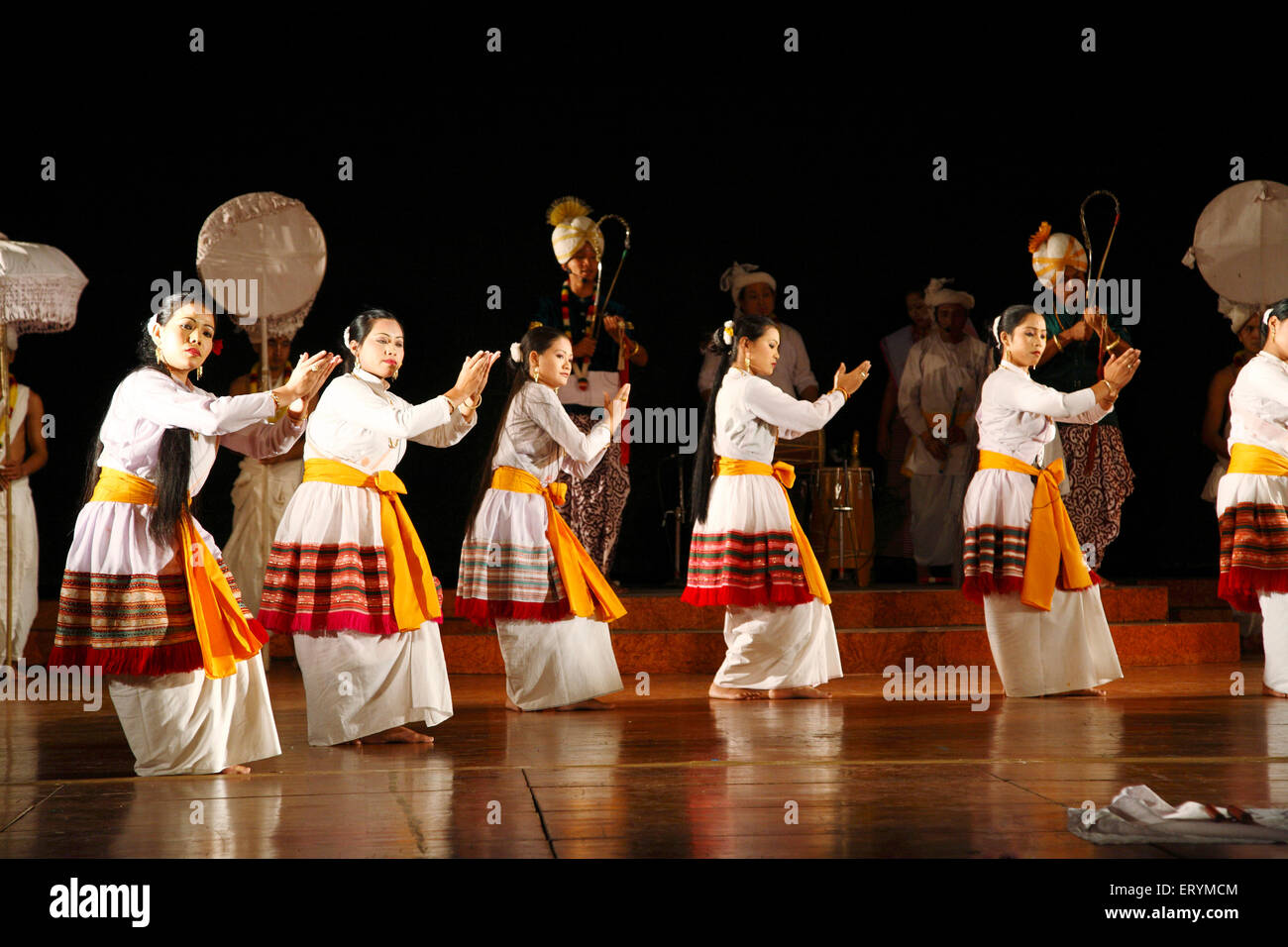 Lai Haraoba dance , ballerini folkloristici , Nord-est , Manipur , India , Asia Foto Stock