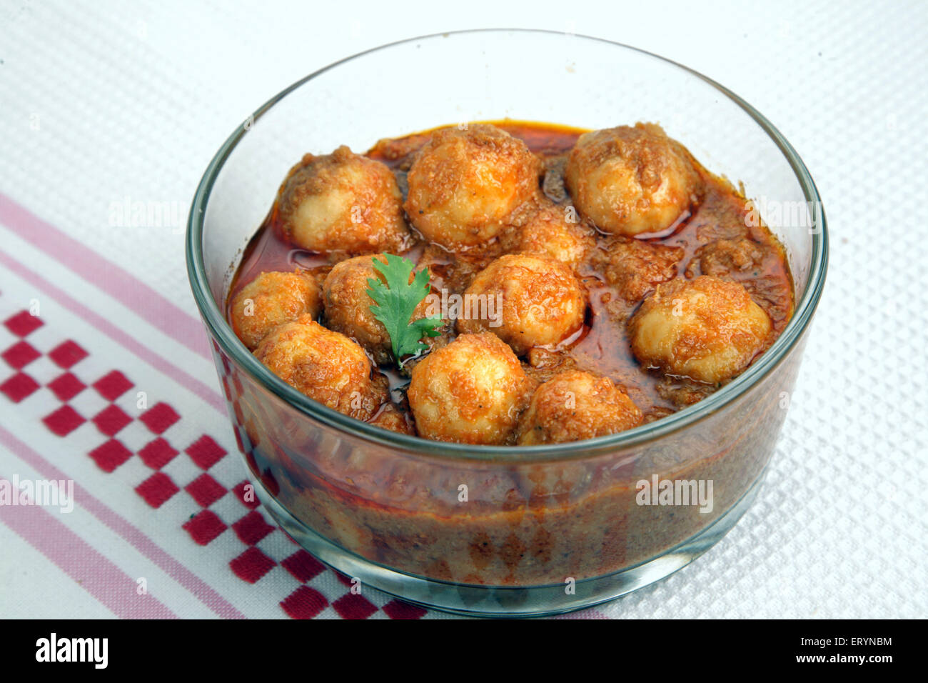 Punjabi cibo Dum Alo o Aloor Dum curry verdure in vetro ciotola India PR#743AH Foto Stock