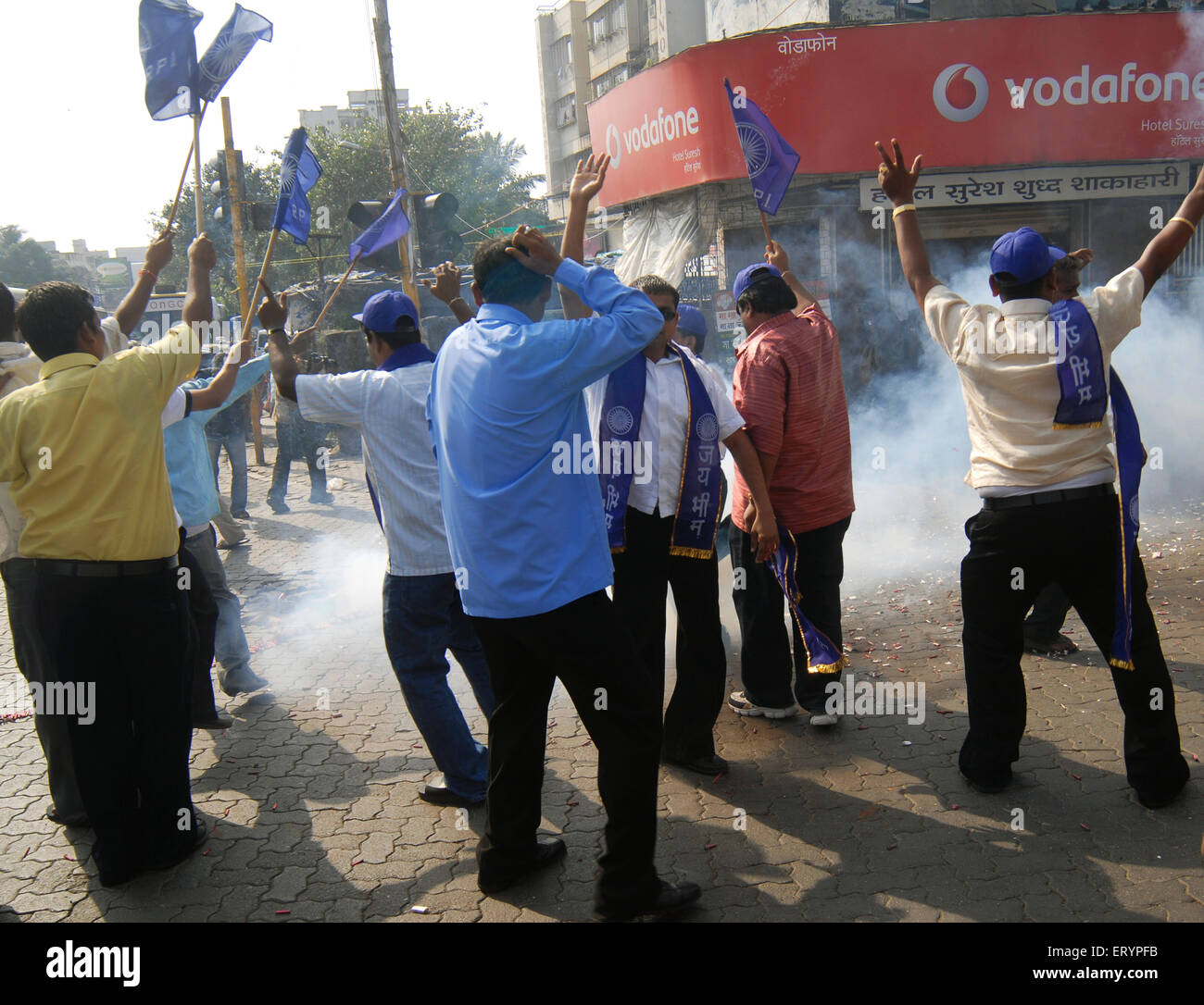 Comunità dalit in Chembur festeggiare il verdetto nel massacro della famiglia dalit su 24 Settembre 2008 ; Bombay Foto Stock