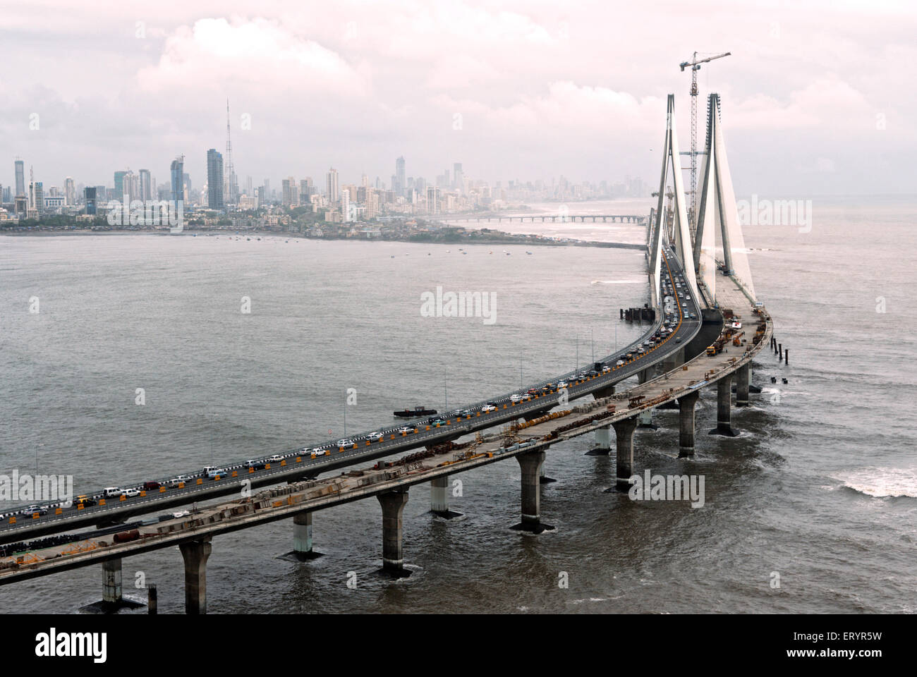 Giorno di apertura di Bandra worli noto Rajiv Gandhi link mare ; Mumbai Bombay ; Maharashtra ; India 1 Luglio 2009 Foto Stock