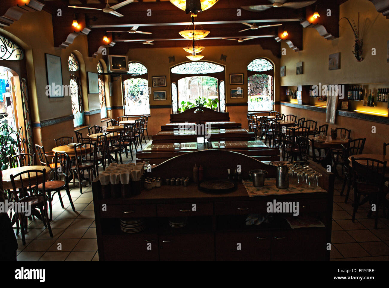 Irani Cafe universale vuoto ; Forte ; Bombay ; Mumbai ; Maharashtra ; India ; Asia Foto Stock