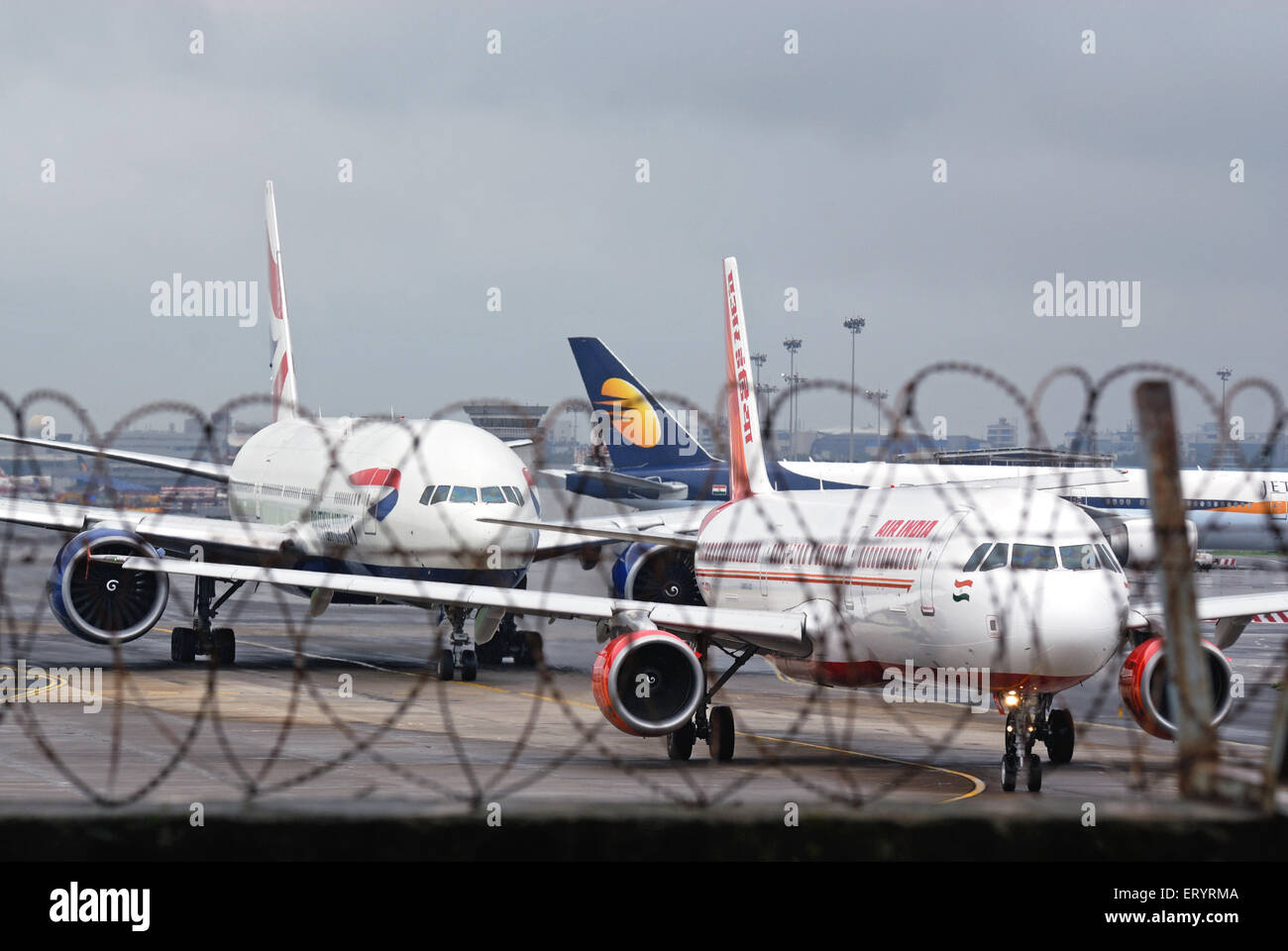 Aerei a aeroporto internazionale ; Mumbai Bombay ; Maharashtra ; India 8 Luglio 2009 Foto Stock