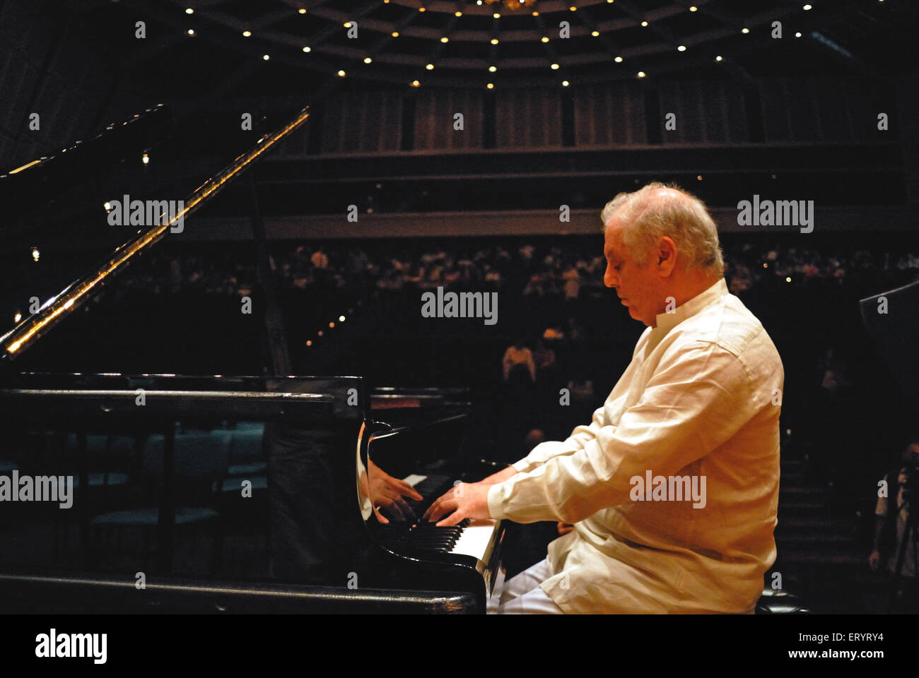 Daniel Barenboim , pianista , Teatro Jamshed Bhabha , NCPA , Centro Nazionale per le Arti Performative , Bombay , Mumbai , Maharashtra , India , Asia Foto Stock