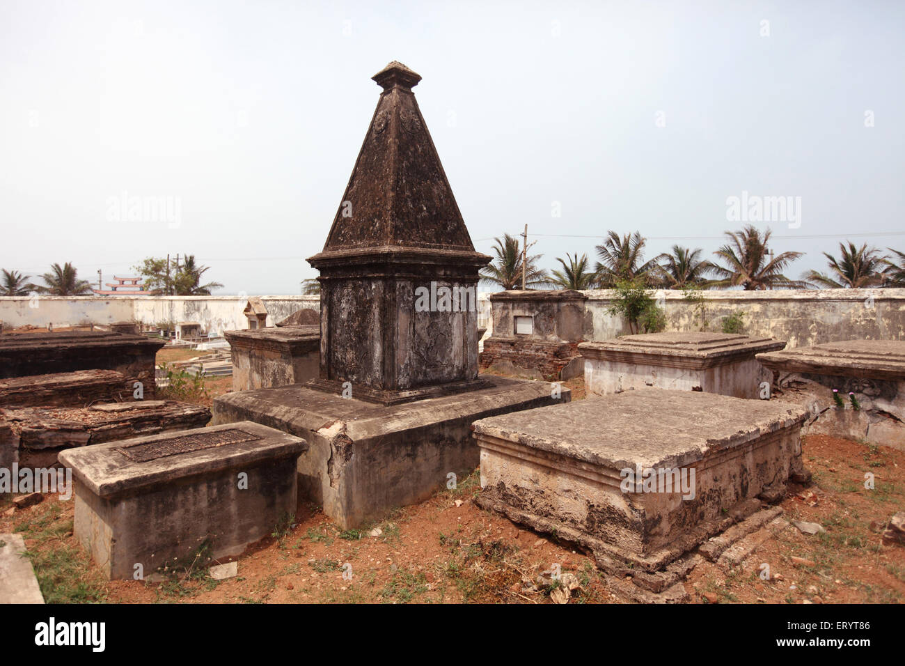 Cimitero olandese e del personale di bandiera , Bheemili Beach , Bheemunipatnam , Bhimlipatam , Bheemli , Bhimili , Visakhapatnam , Andhra Pradesh , India , Asia Foto Stock