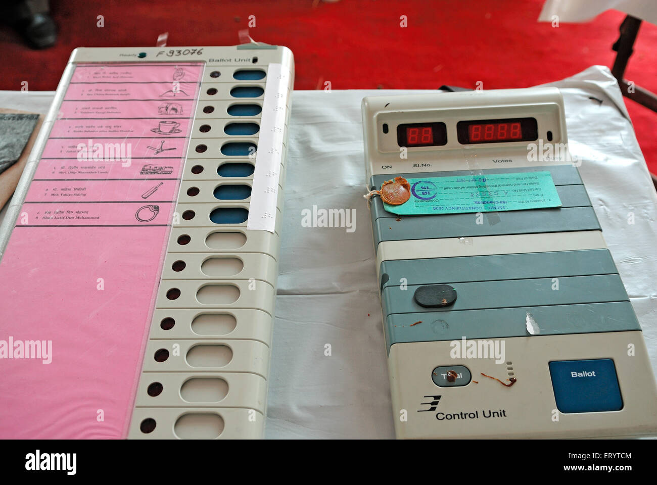 Voto elettronico macchina per elezioni Bombay Mumbai India Maharashtra Foto Stock