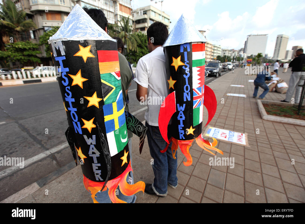 Missione promozione della conservazione dell'acqua , giornata mondiale dell'ambiente , Marine Drive ; Bombay , Mumbai ; Maharashtra ; India , asia Foto Stock