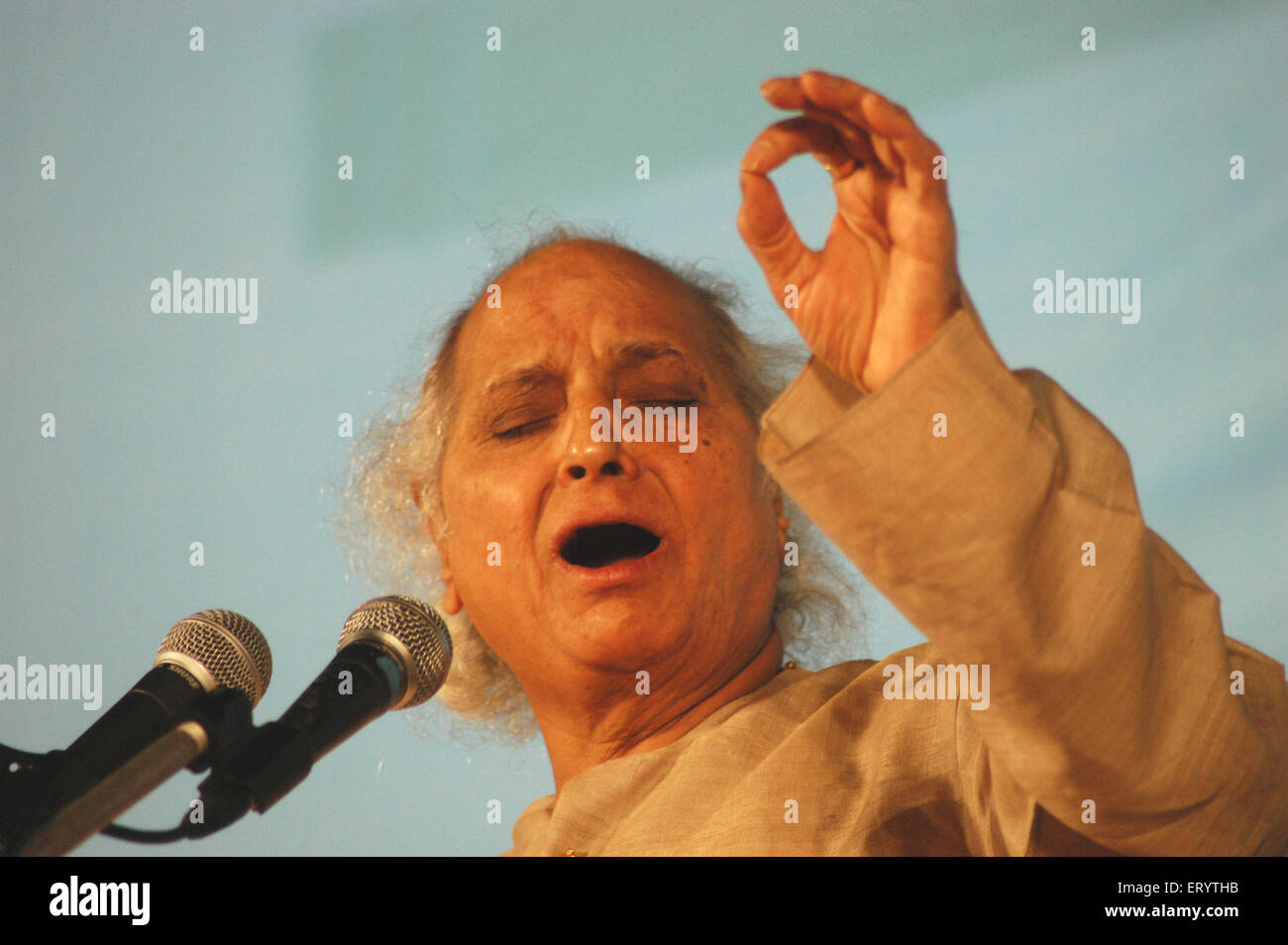 Pandit Jasraj , cantante classico indiano appartenente alla Mewati gharana , India , Asia Foto Stock