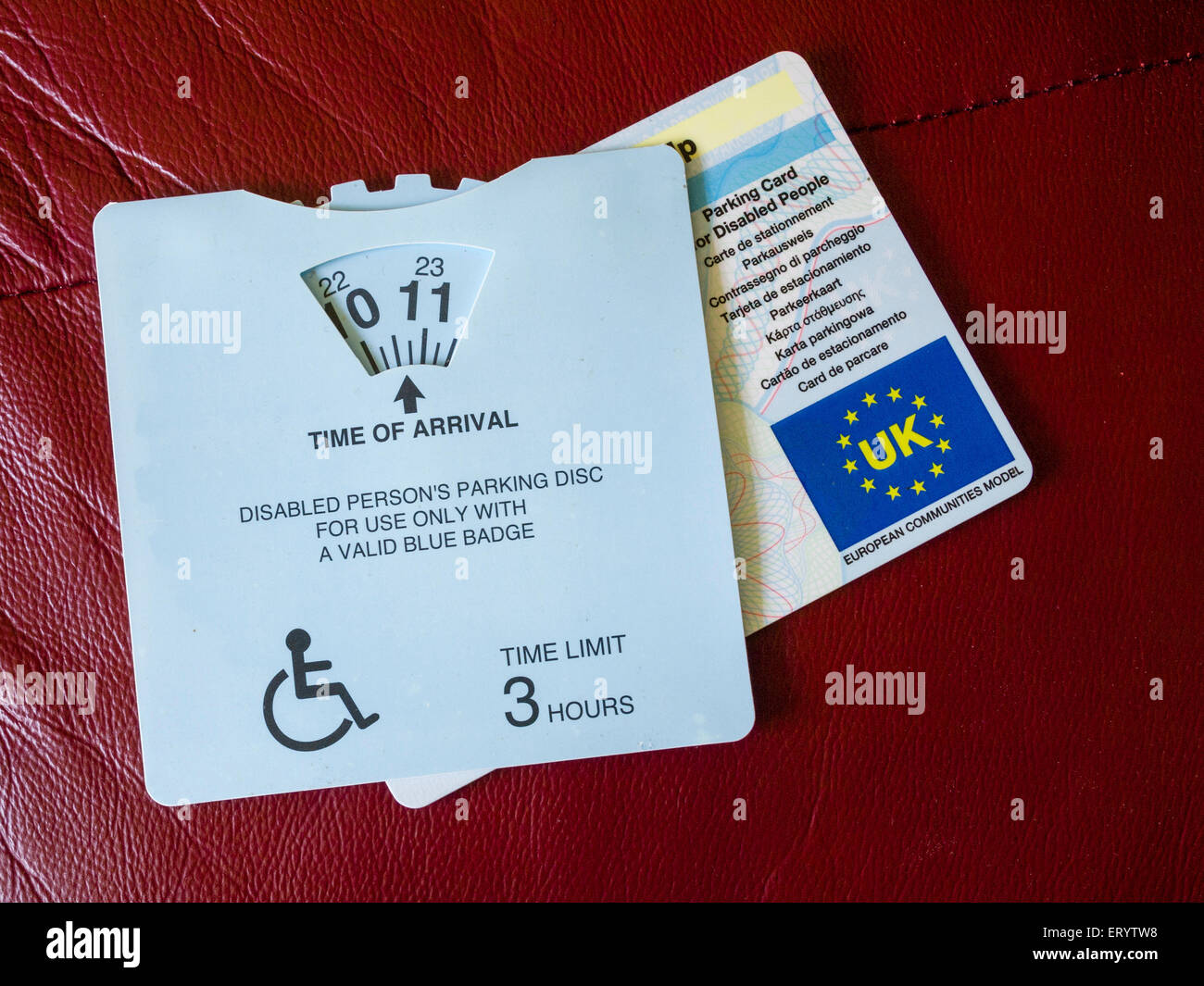 Disabili Parcheggio disco e consentire (blue badge) Foto Stock