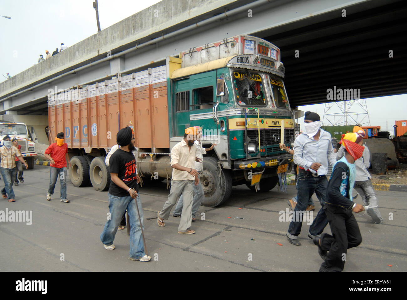 I sikh protestando per dera saccha sauda a ; Mulund ; Bombay ; Mumbai ; Maharashtra ; India NOMR Foto Stock